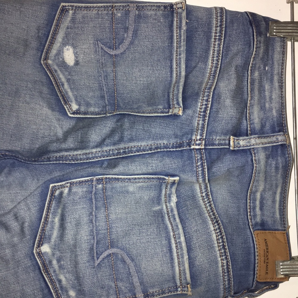 Light wash distressed jeans - Picture 5 of 14
